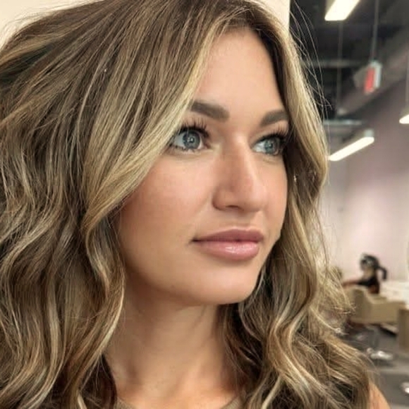 Meet your Posher, Ashley - Picture 1 of 1